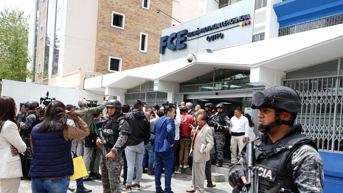 Caso. En la Fiscalía Provincial de Pichincha se recibieron las versiones en la instrucción fiscal del caso.