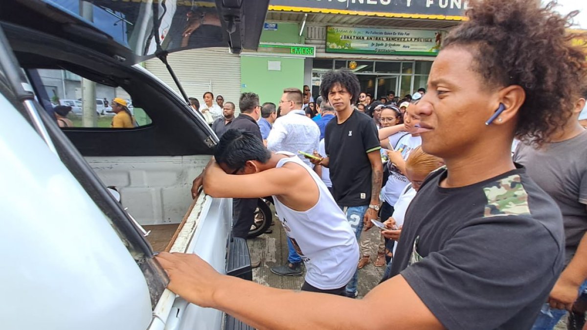 Amigos, familiares y compañeros de trabajo acompañan a 