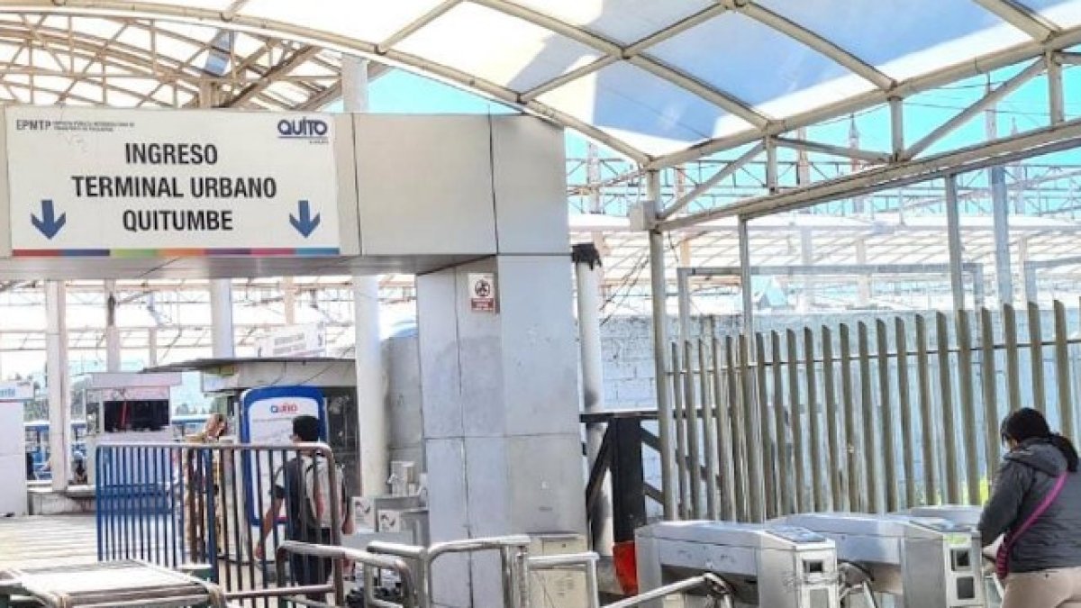 Los pasajeros pueden acceder a los sistemas como Ecovía, Trolebús, Corredor Sur y los alimentadores hasta las 22:00.