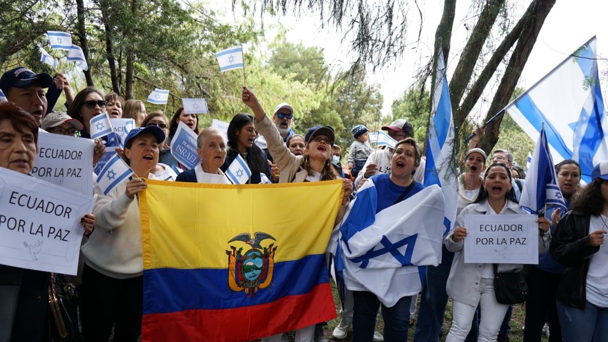 Respaldo. Decenas de personas marcharon para pedir que vuelva la paz a Israel