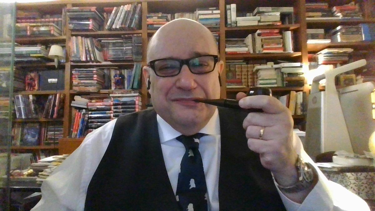 Miquel Giménez es periodista, con más de treinta y cinco años en medios.