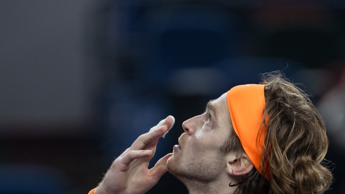 Rublev celebra su victoria. Es el único Top 10 que sobrevive en el torneo.