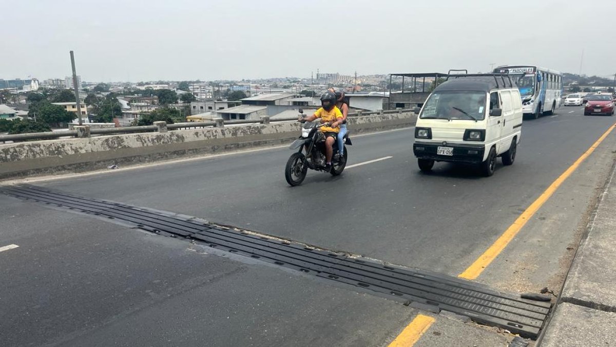 Los conductores piden el arreglo de esta vía.