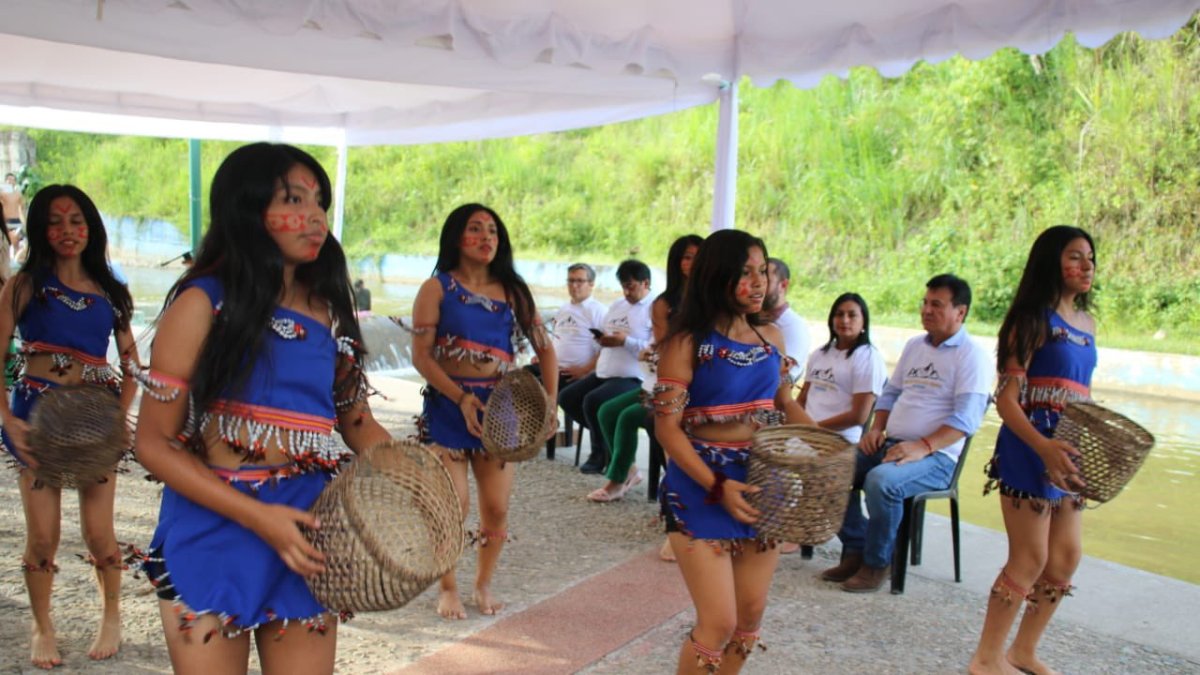 Presentación de comunidad en evento por área de reserva hídrica, en el Oriente.
