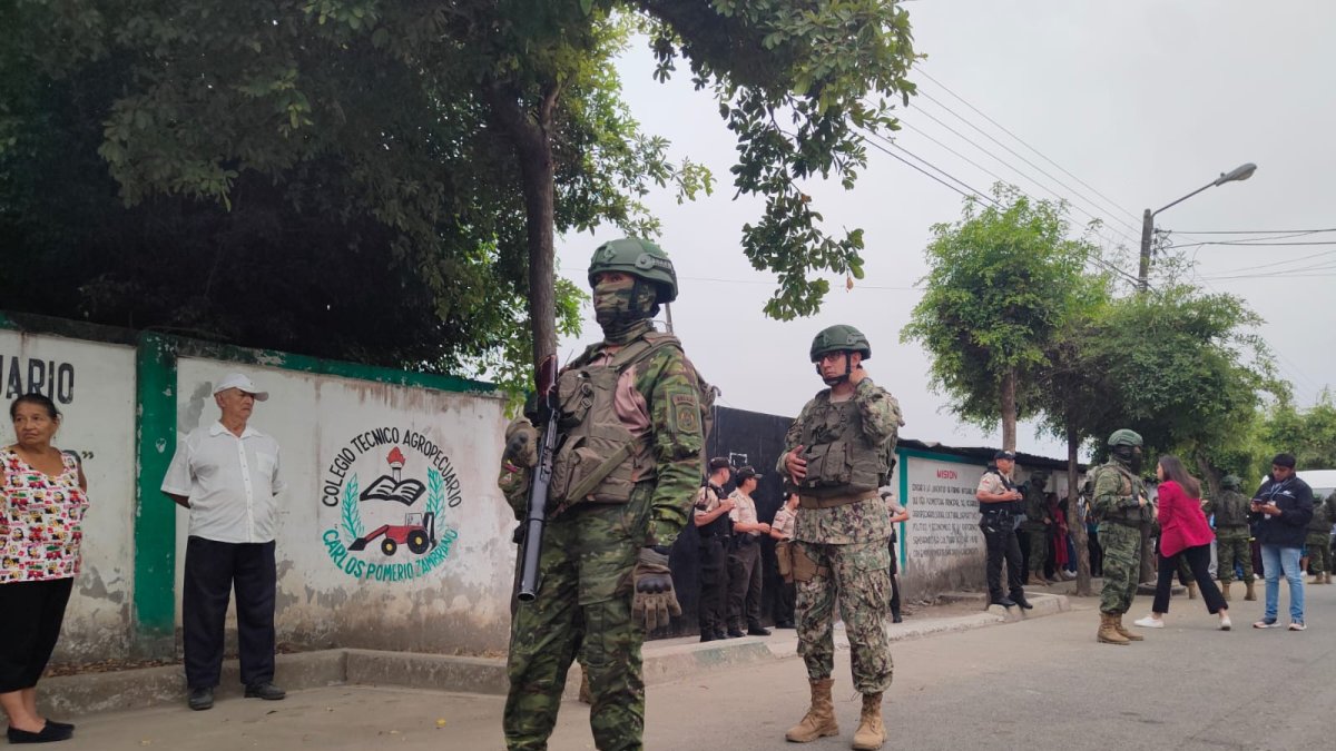 Unidad Educativa Carlos Pomerio Zambrano, en Canuto, cantón Chone.