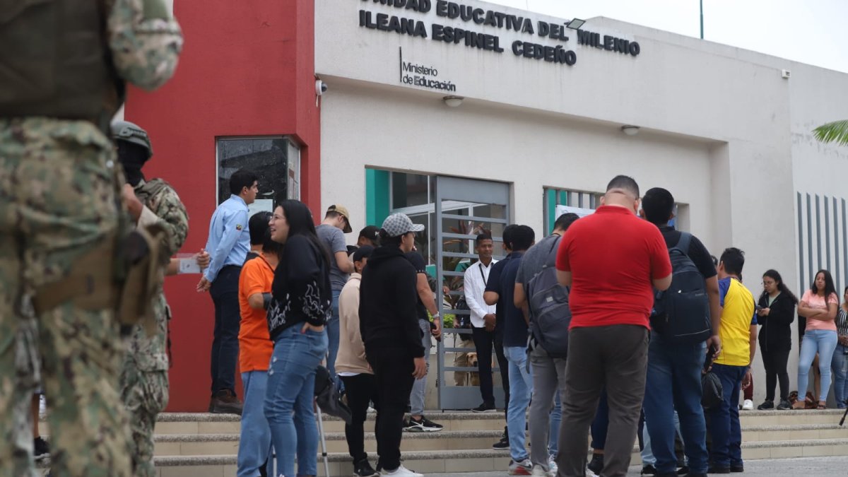 Exteriores de la unidad educativa Ileana Espinel.