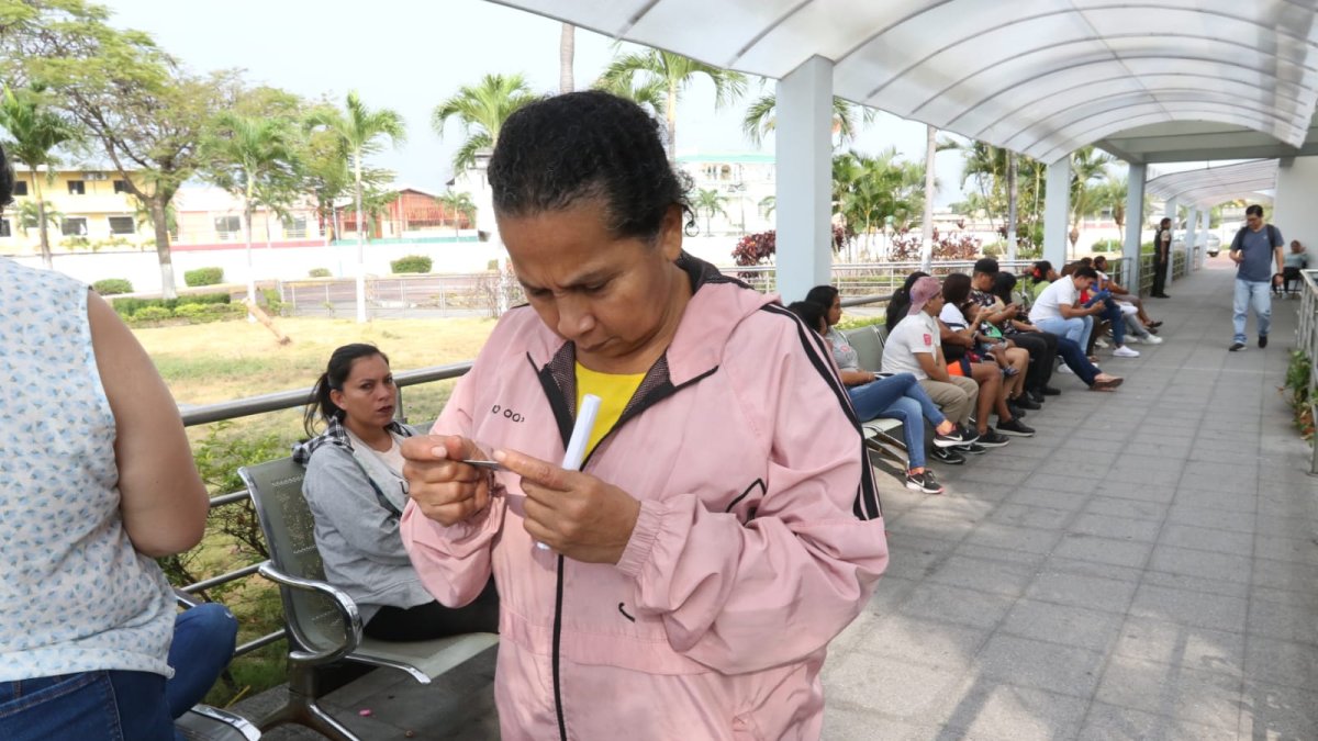 El aumento de robos lleva a ciudadanos a sacar sus cédulas al último momento para poder votar en las elecciones del 15 de octubre.