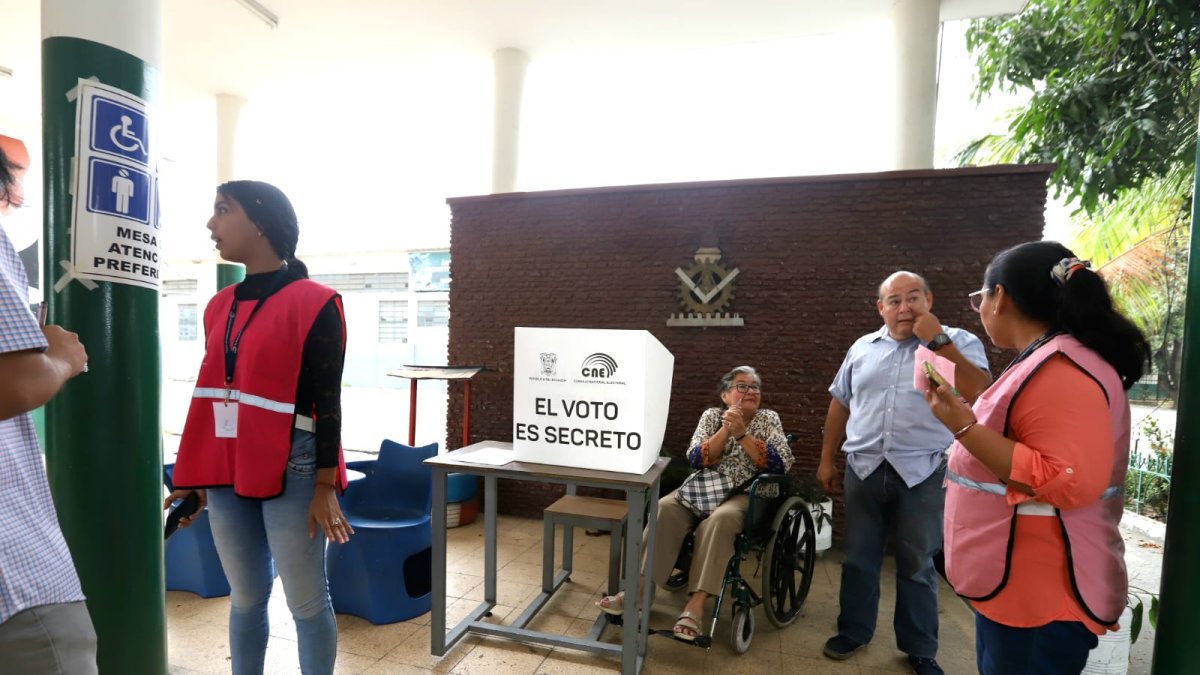 La jornada en la institución educativa transcurre con normalidad.