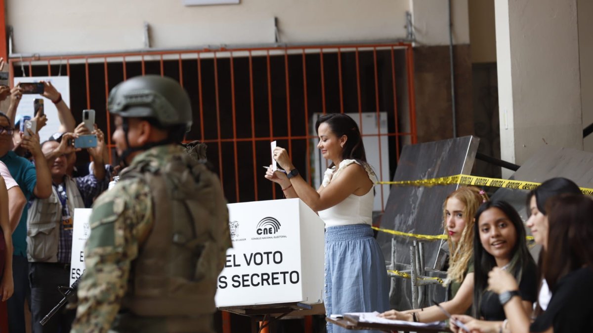 Marcela Aguiñaga ejerció su derecho al voto