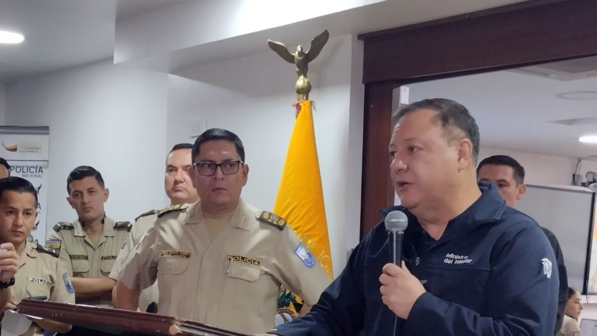 Cita. El Alto Mando policial se reunió la tarde de este 15 de octubre con el ministro Juan Zapata.