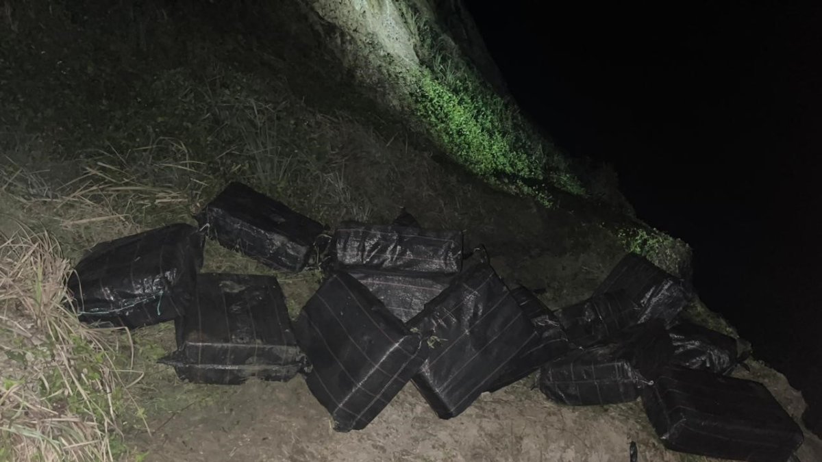 Evidencias. Más de 2.600 bloques de droga fueron encontrados.