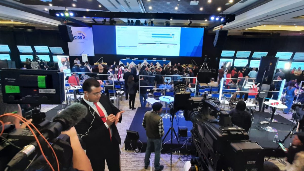 Medios de comunicación nacionales e internacionales llegaron al Centro de Mando del CNE.