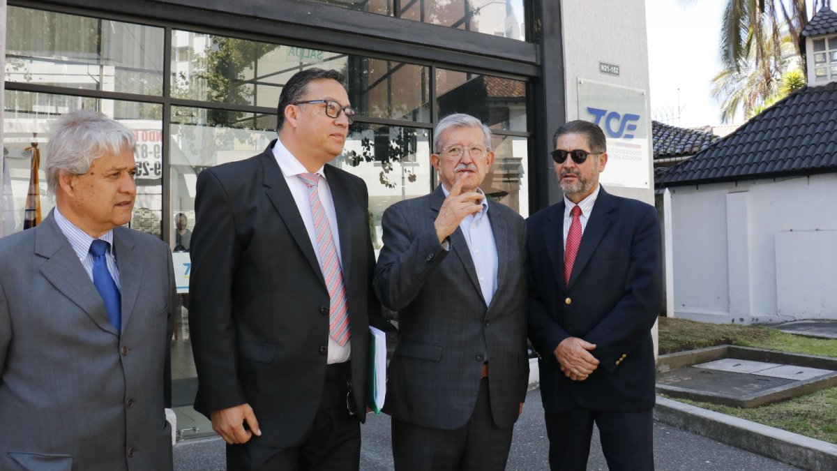 Denuncia. Los activistas políticos solicitan indagar la labor del CNE.