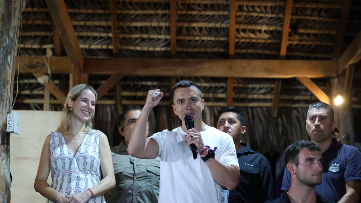 El presidente electo Daniel Noboa recibió los resultados de la elección de segunda vuelta en Santa Elena.