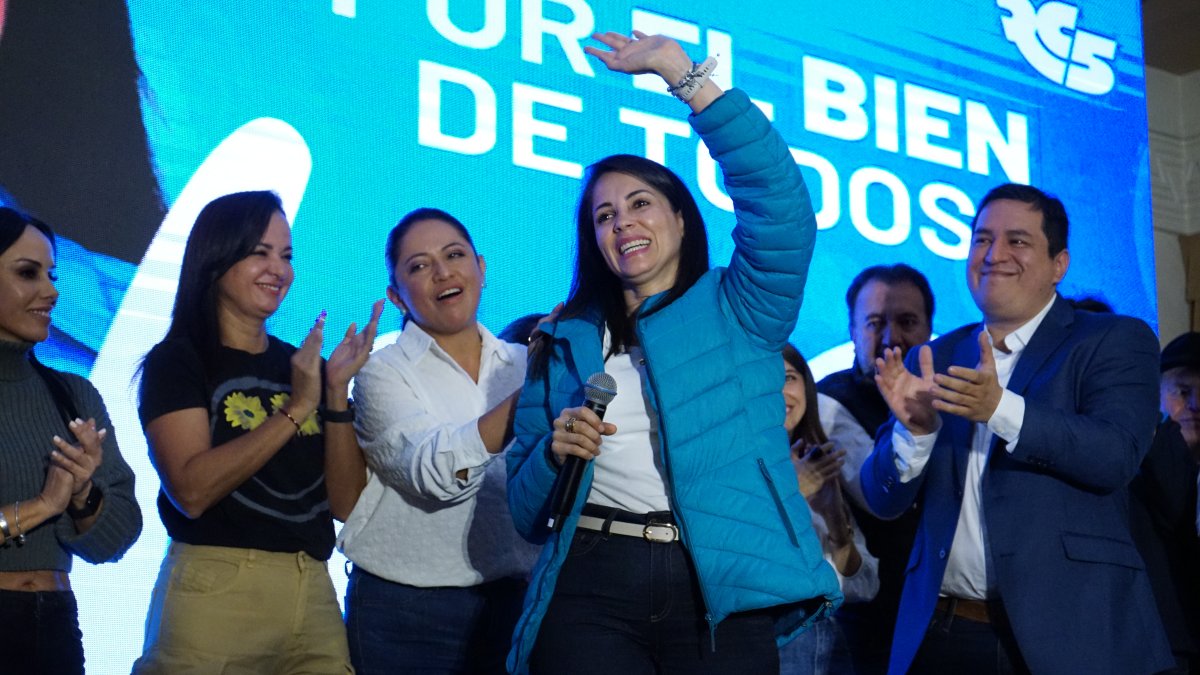 Según los chats, Salazar no quería que González gane la Presidencia por temor a que perjudique al país.