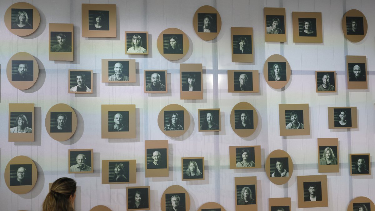 Una instalación en la 75ª Feria del Libro de Frankfurt con fotografías de autores de Eslovenia, el país invitado de honor de este año