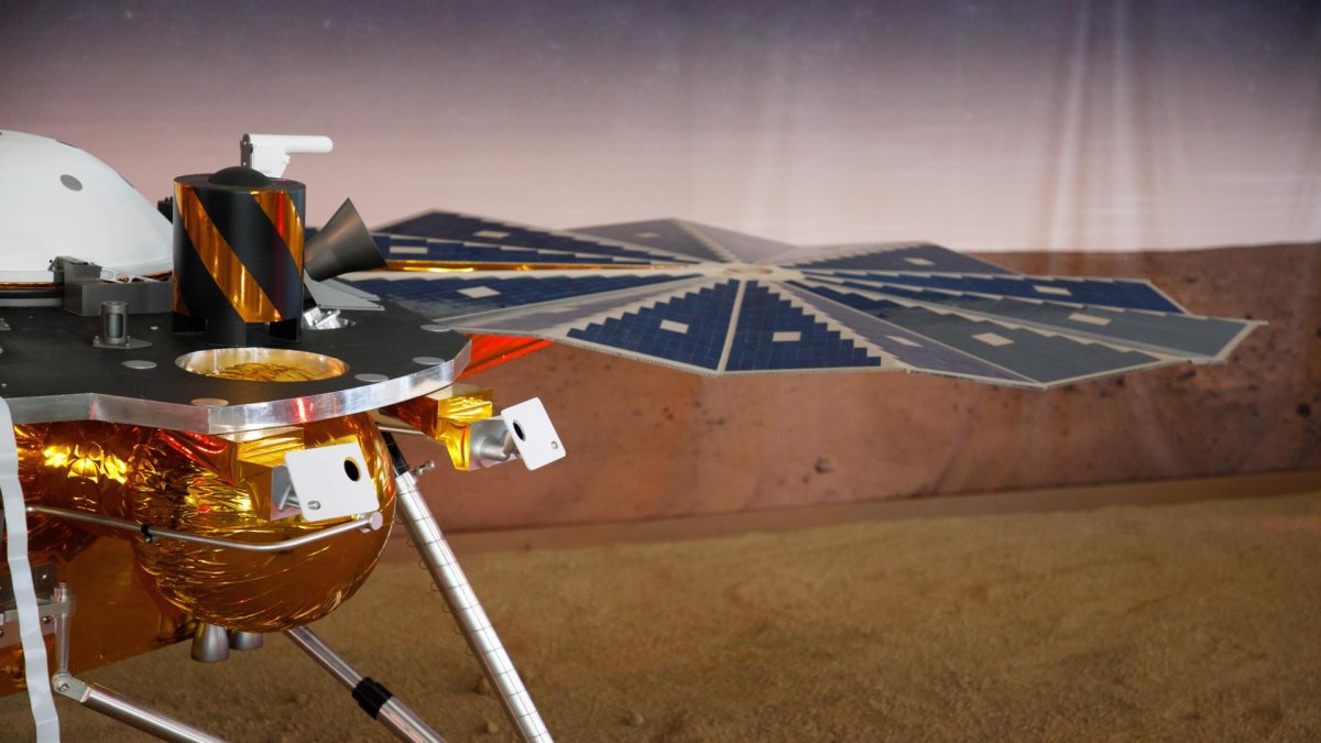 Vista de una réplica del módulo espacial InSight en el laboratorio de la NASA en La Canada Flintridge, California (Estados Unidos), en una fotografía de archivo.