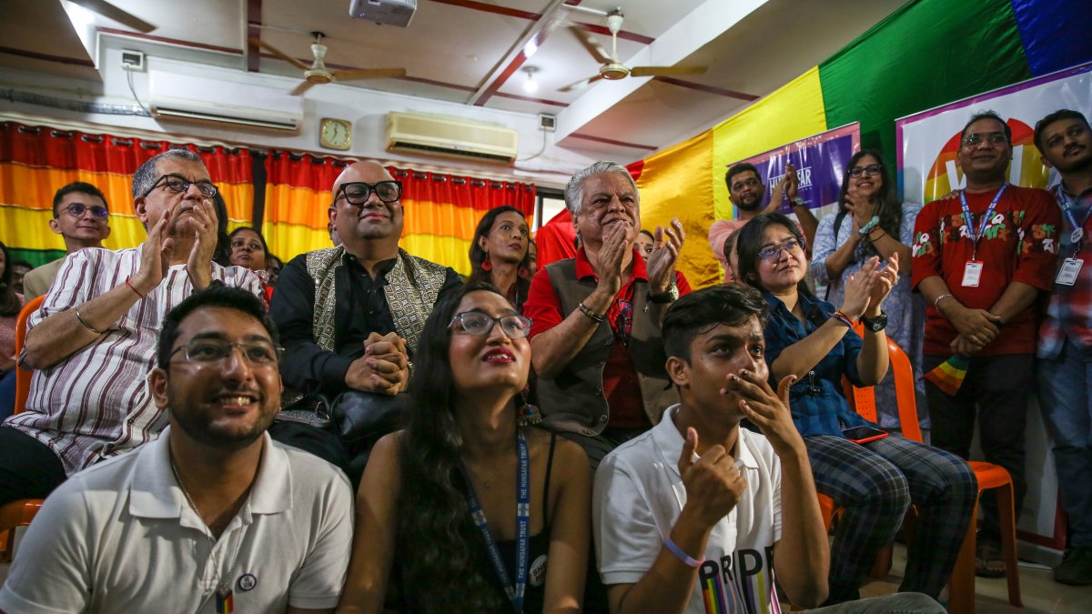 Activistas acompañan la votación del Supremo de la India.
