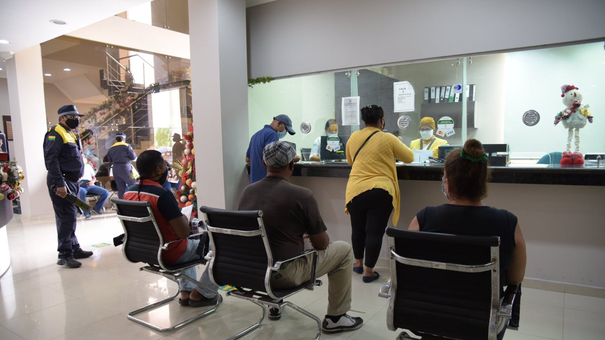 En las ventanillas del Palacio Municipal y en la Agencia La Puntilla continúa la atención a ciudadanos