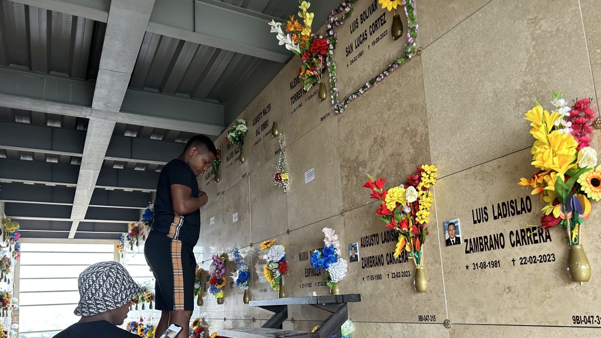 Familiares y amigos de Nicol Palomino asistieron al camposanto para darle el último adiós.