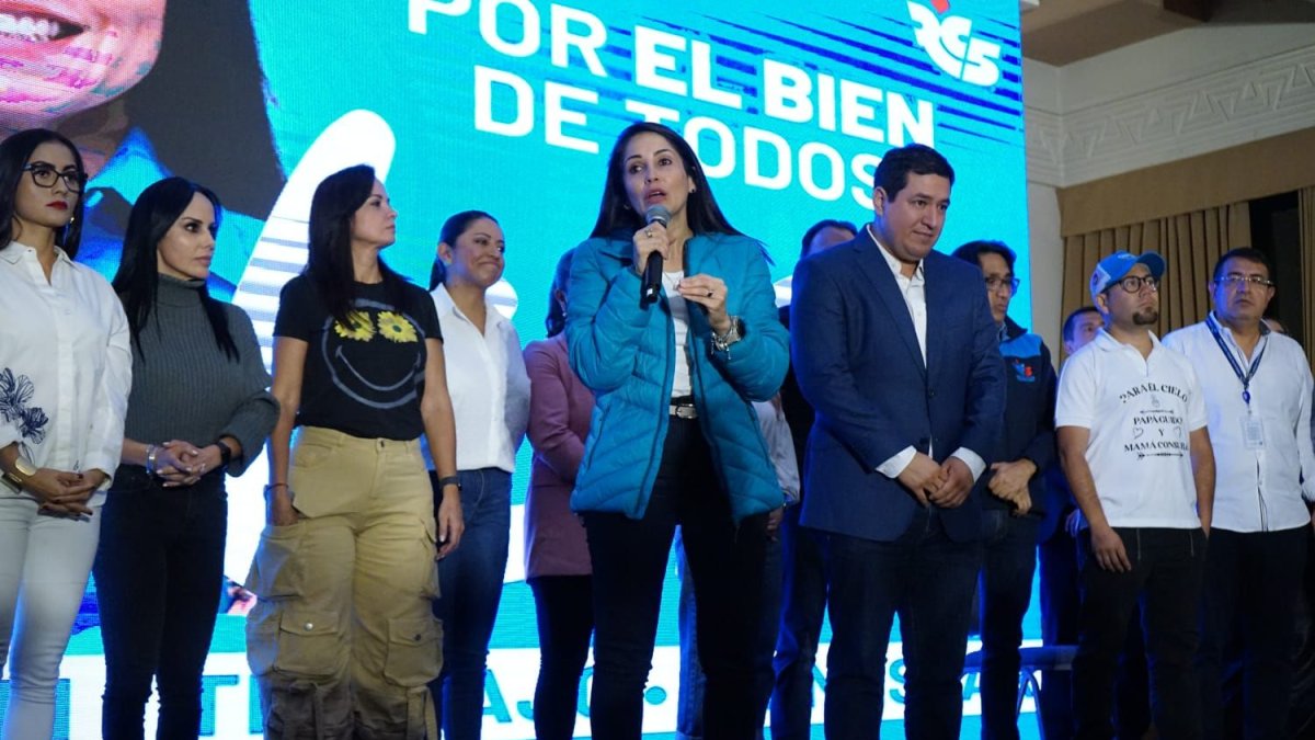 Aceptación. Caras de velorio de los dirigentes máximos del correísmo a la hora de aceptar los resultados de la segunda vuelta electoral.