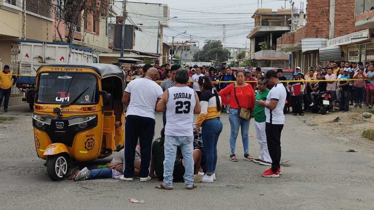 Escena. Los vecinos se acercaron donde reposaba el mototaxista