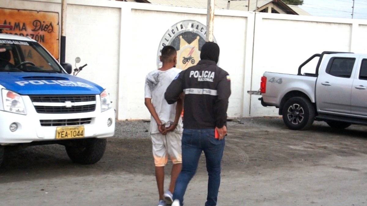 El sujeto en el instante en el que fue identificado y detenido por la Policía.