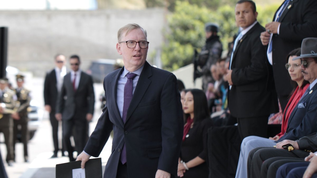 El embajador Fitzpatrick participó en un evento en el Grupo de Intervención y Rescate (GIR) el 17 de octubre de 2023.