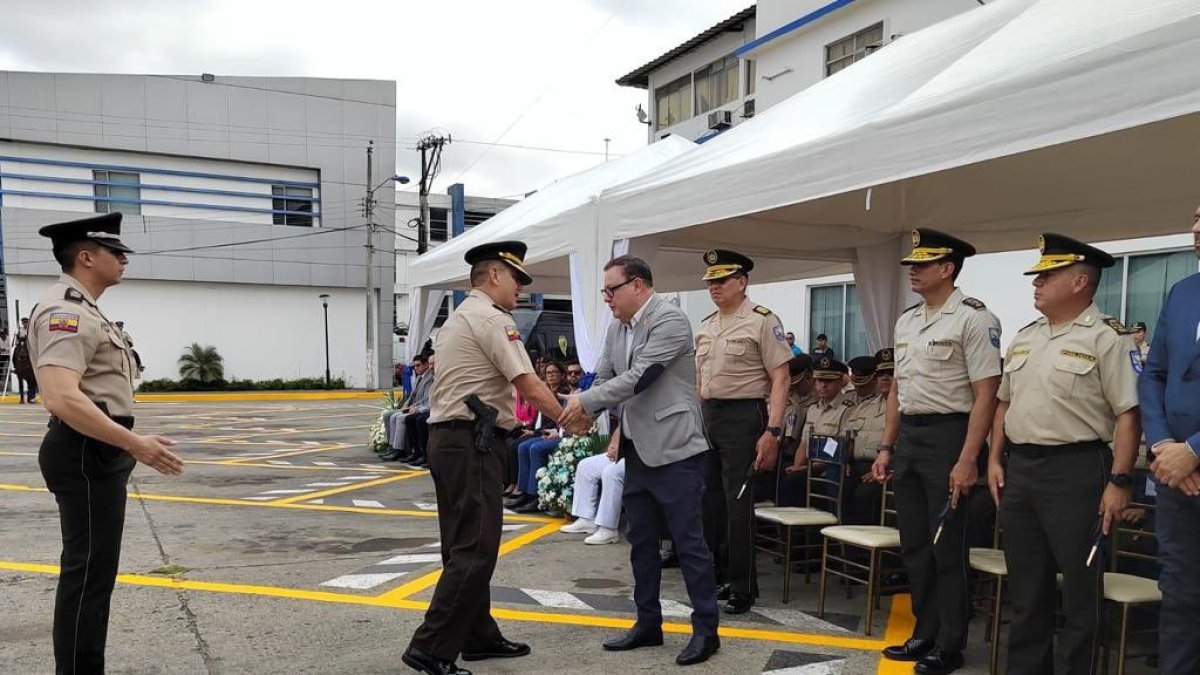 El acto de posesión de Víctor Herrera se desarrolló en el Cuartel Modelo de Guayaquil.