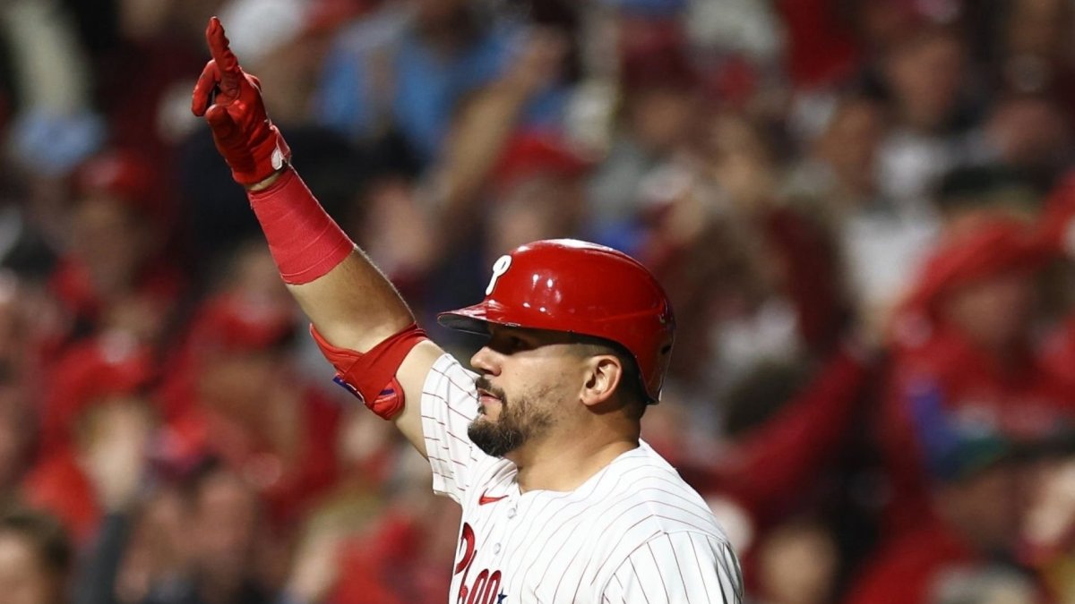 Con otros 2 jonrones de Schwarber, Filis amplió a 2-0 su ventaja.