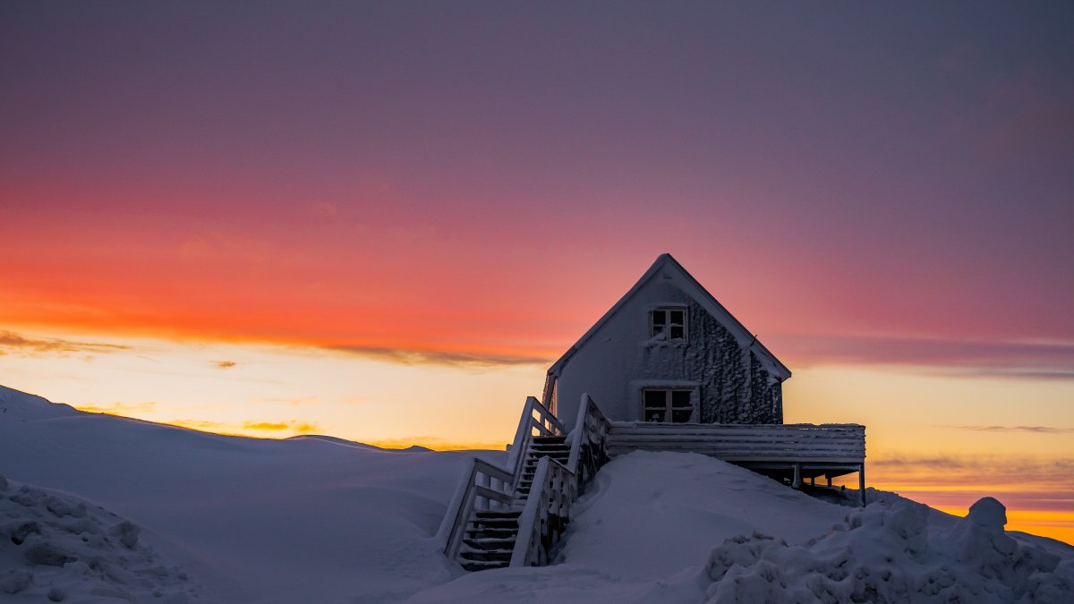 Un paisaje de Nuuk, la capital de Groenlandia, que es una pequeña ciudad en la costa sudoeste del país. Su gran conjunto de fiordos es famoso por sus cascadas, icebergs y ballenas jorobadas.
