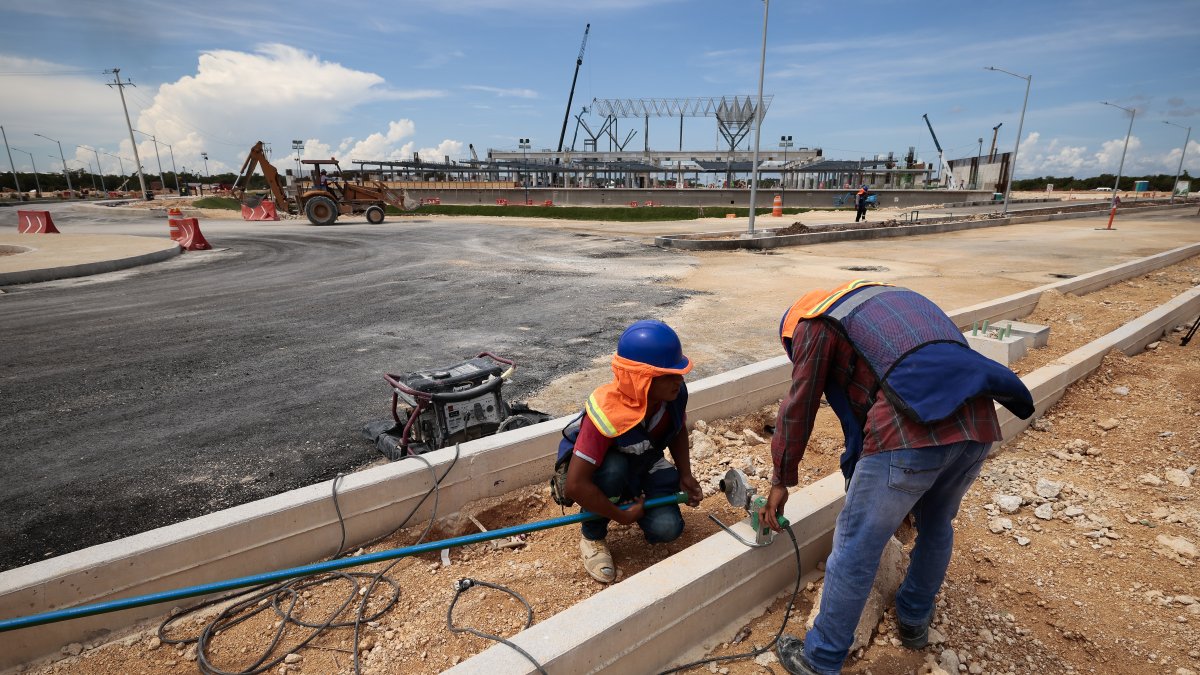 Obras. Trabajos de construcción de las instalaciones del Tren Maya en los tramos 5, 6, 7 de ciudades de Cancún