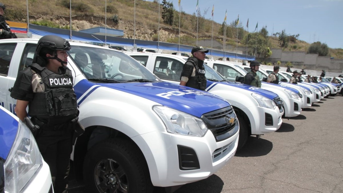 Equipo. El martes en Pusuquí la Policía recibió implementos y vehículos de parte del Gobierno.