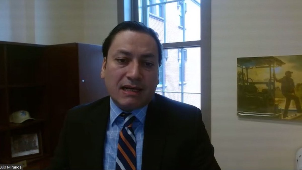 Funcionario. Luis Miranda, Subsecretario Adjunto de Comunicaciones del Departamento de Seguridad Nacional de Estados Unidos.