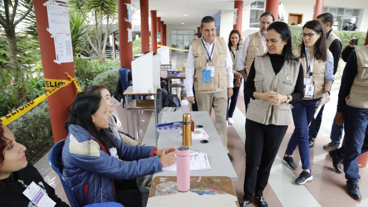 La misión de la OEA estuvo encabezada por la exvicepresidenta y excanciller de Panamá, Isabel de Saint Malo.