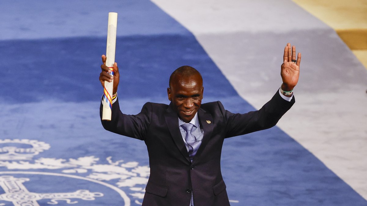 Eliud Kipchoge fue destacado  por su esfuerzo en el deporte y su aporte solidario.