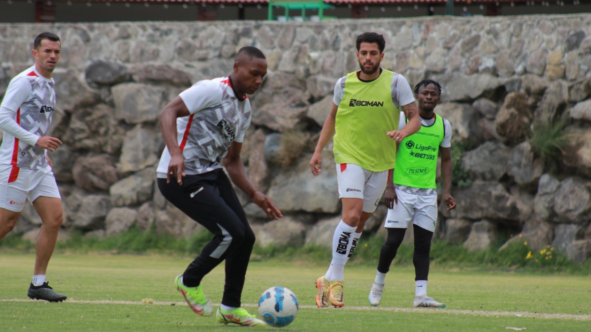 El plantel de Mushuc runa durante la jornada de entrenamiento del pasado miércoles 18 de octubre.