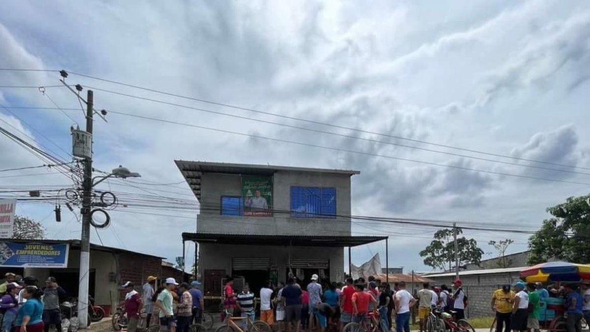 Escena. Dos sujetos dispararon contra un hombre en un local.