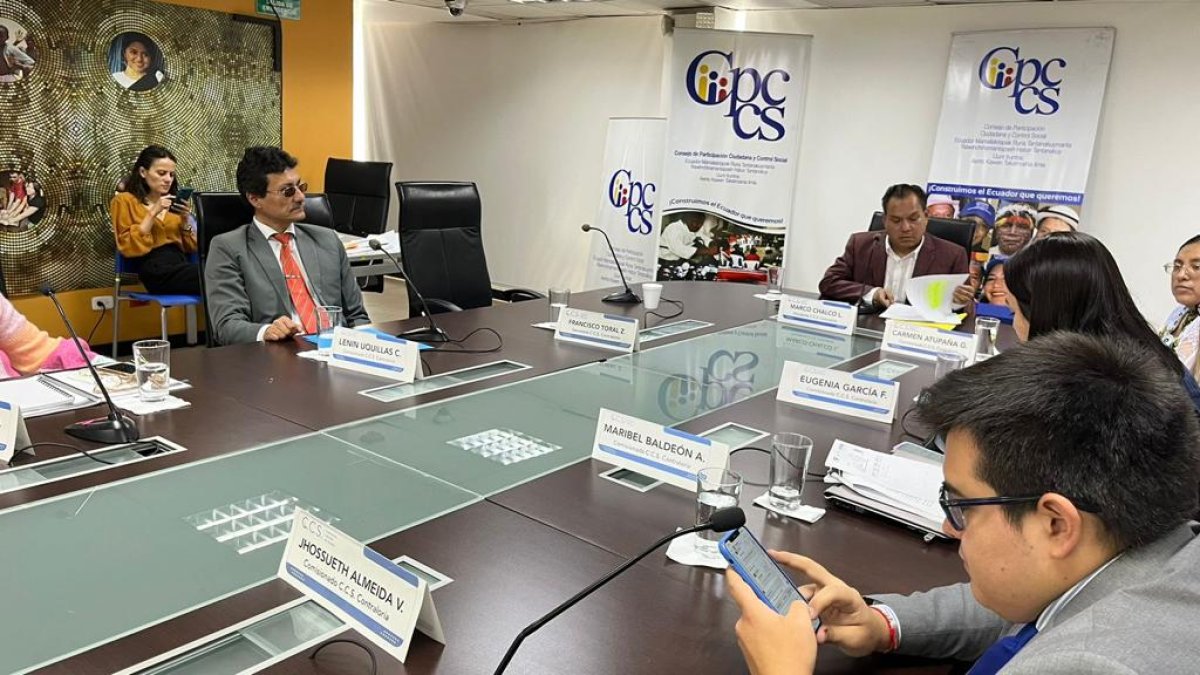 El 3 de octubre fue la última sesión de la comisión de selección en la que se decidió notificar a los concursantes con las notas y separar al secretario Toral.