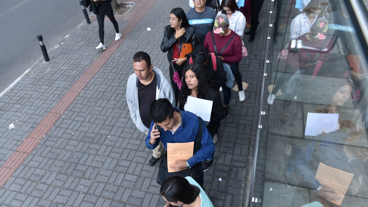 La búsqueda de empleo se ha convertido en un dolor de cabeza para los trabajadores del país.