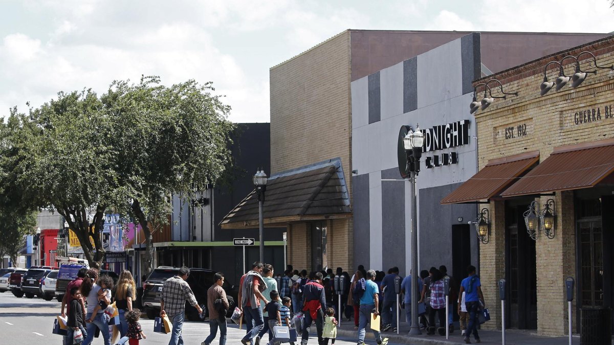 En el año fiscal 2023 un total de 2,045 millones de personas fueron arrestadas por las autoridades en la frontera de Estados Unidos con México.