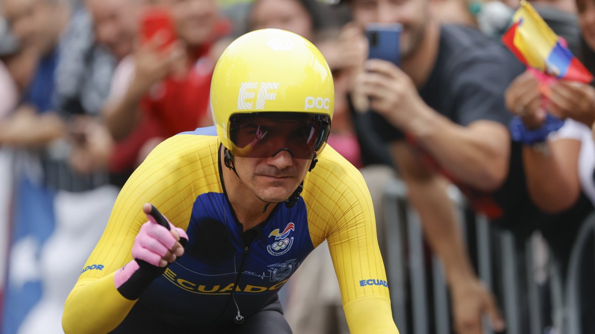 Richard Carapaz demostró que también da pelea en las pruebas de velocidad en Santiago.