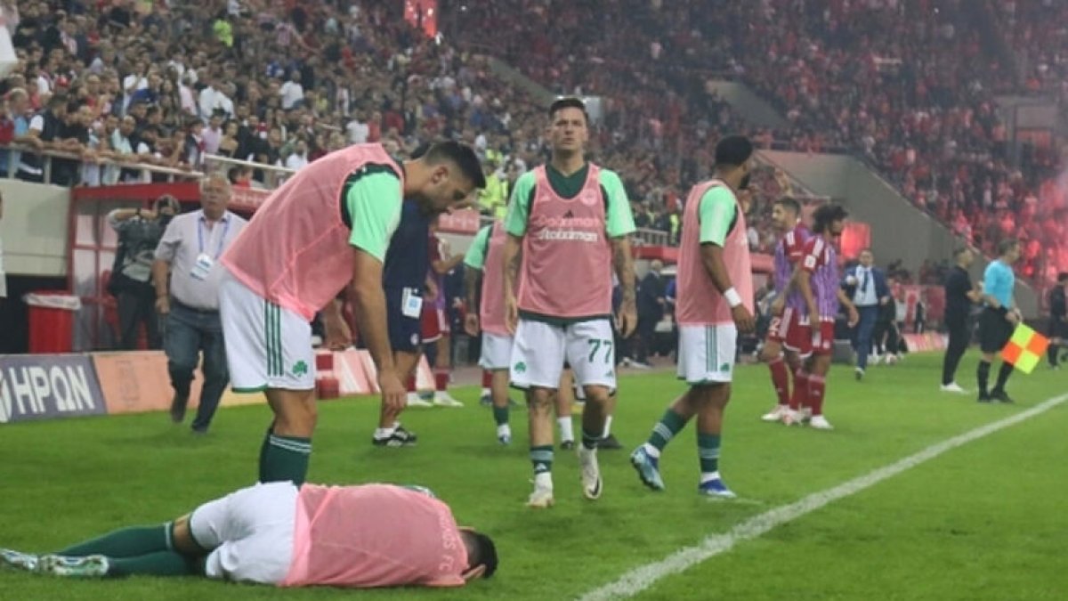 Juankar recibió el impacto de un petardo mientras entraba en calor con la banda de suplentes.