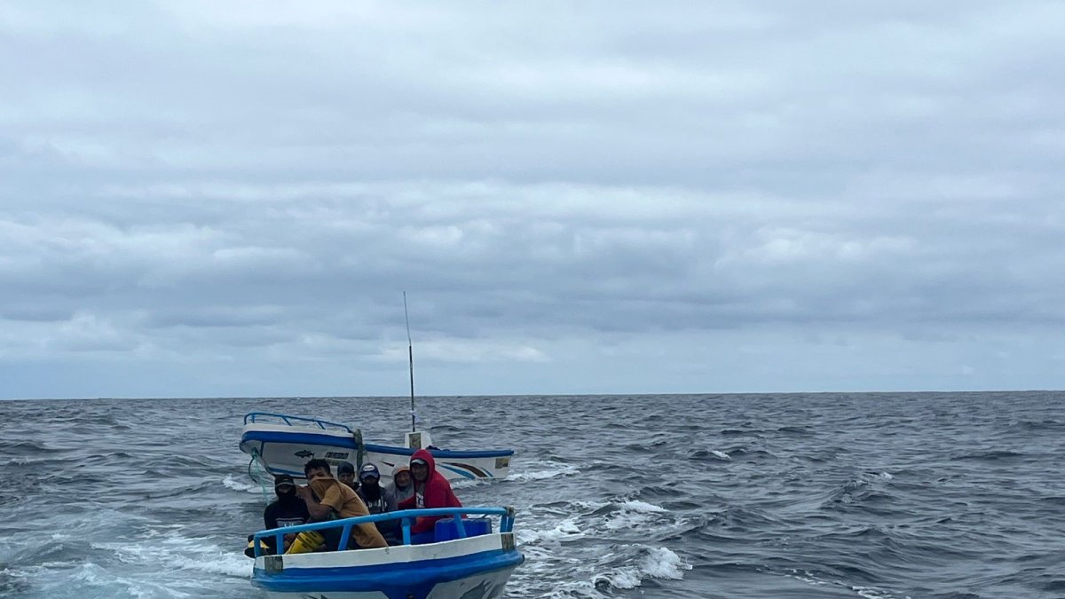 Operación. Las Fuerzas Armadas, a través de la Armada, localizaron a las víctimas del robo de sus pertenencias en el mar.