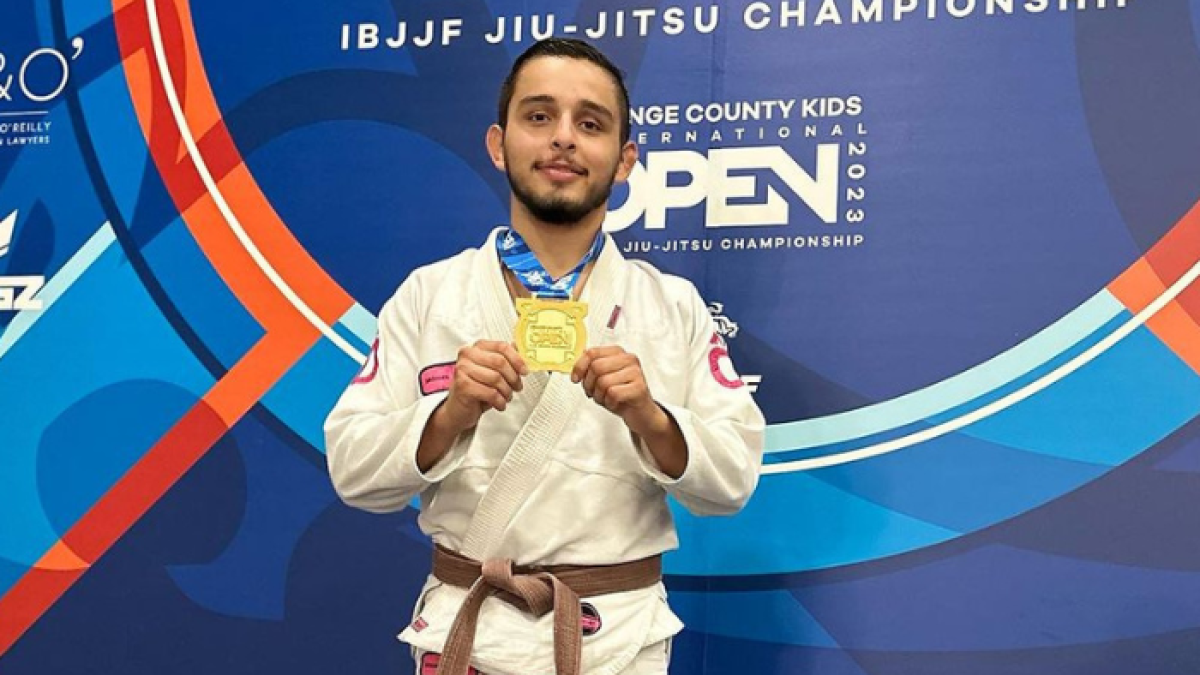 Luis Felipe luchó en la categoría cinturón café adulto peso leve.