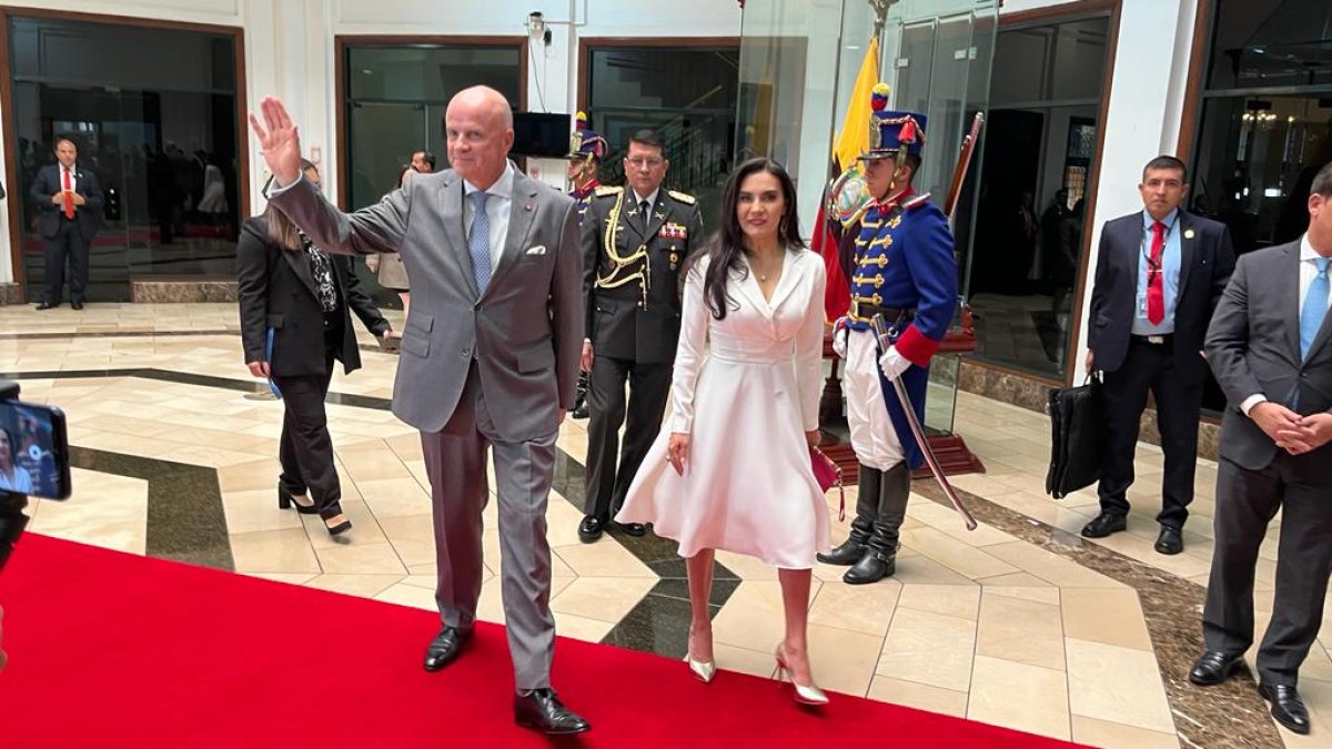 El encuentro entre Alfredo Borrero y Verónica Abad se produjo en la Vicepresidencia de la República en el centro de Quito.