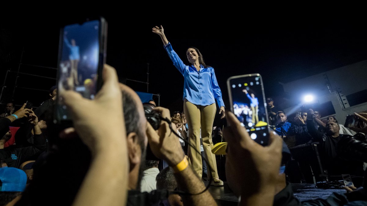 Caracas. La exdiputada María Corina Machado celebra los resultados.
