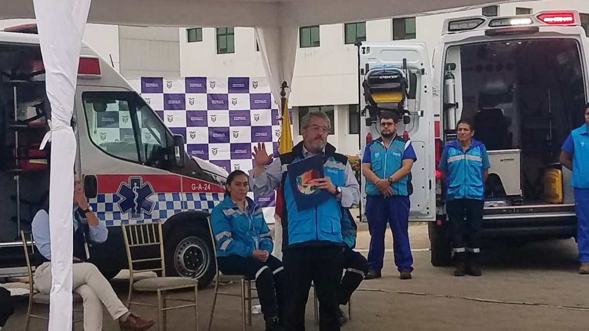 El ministro de Salud, José Ruales, interviene durante un acto en el Hospital Universitario, de Guayaquil.