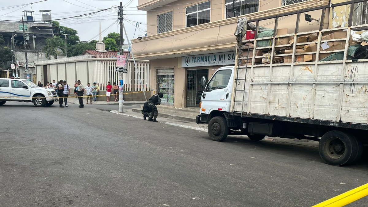 Escena. En la 23 y la O se halló un objeto explosivo, que fue retirado para su detonación controlada.