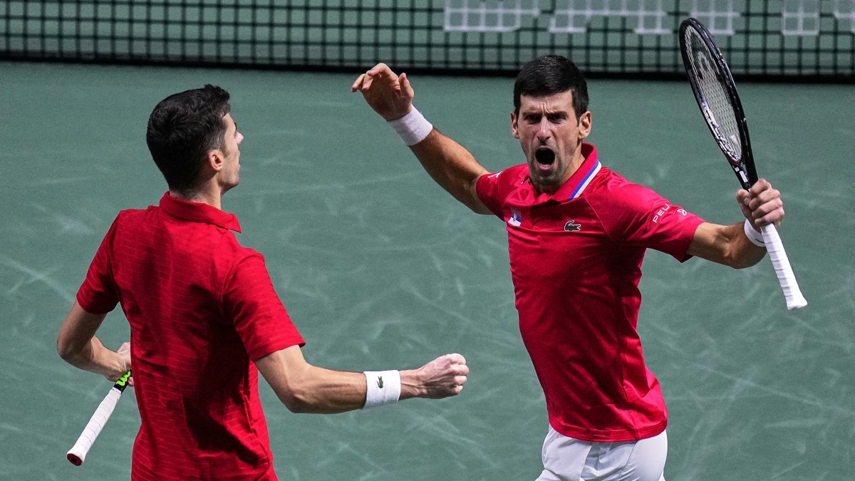 Djokovic (d) liquidó el partido ante España y selló el boleto a las finales.